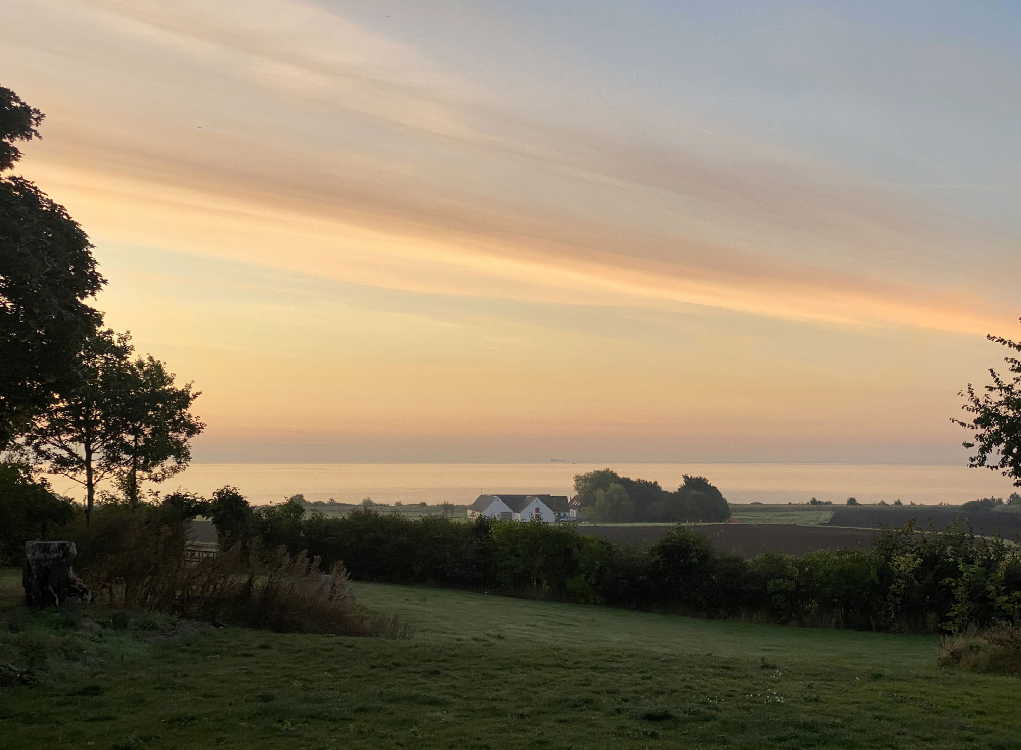 Holme Zen i Holme Ebeltoft, Akupunktur & kinesisk medicin ved Lars Schuster, kropsorienteret psykoterapi ved Ane Albrektsen, efteruddannelser & kurser samt udlejning af lokaler.